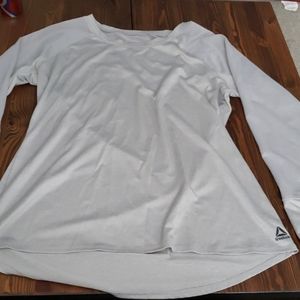 4/30$ Reebok athletic top size large